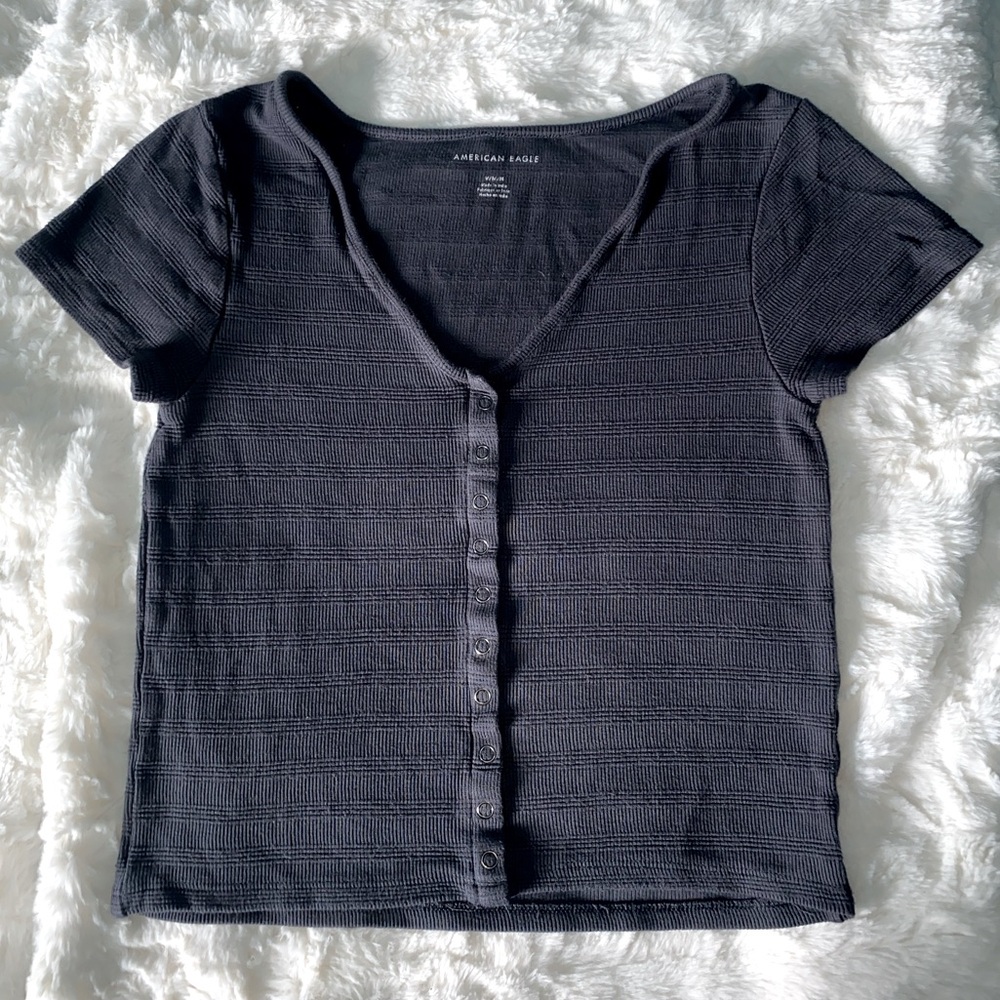 American Eagle Short Sleeve Tee in Charcoal Grey. Size medium